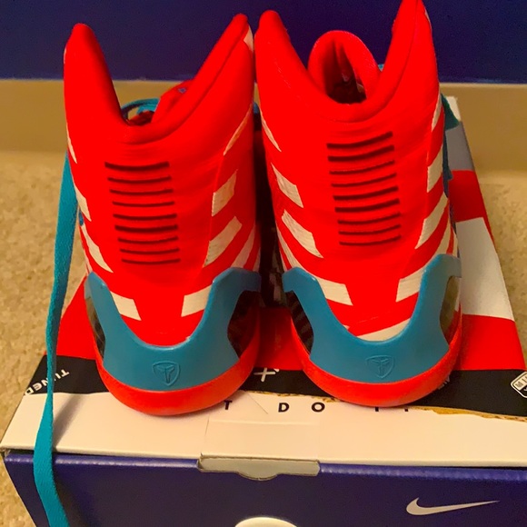 NIKE KOBE’S - Picture 3 of 5